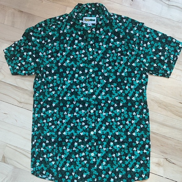 Men’s Tipsy Elves Short Sleeve Button Down - Picture 2 of 3